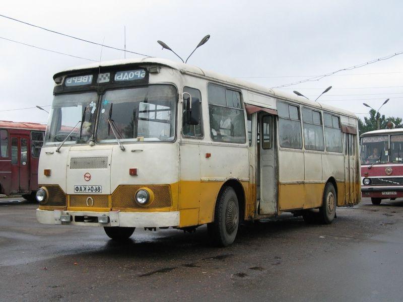 Автобусы ЛиАЗ-677 Вышнего Волочка, 2003-2005 гг. Фото Сергея...