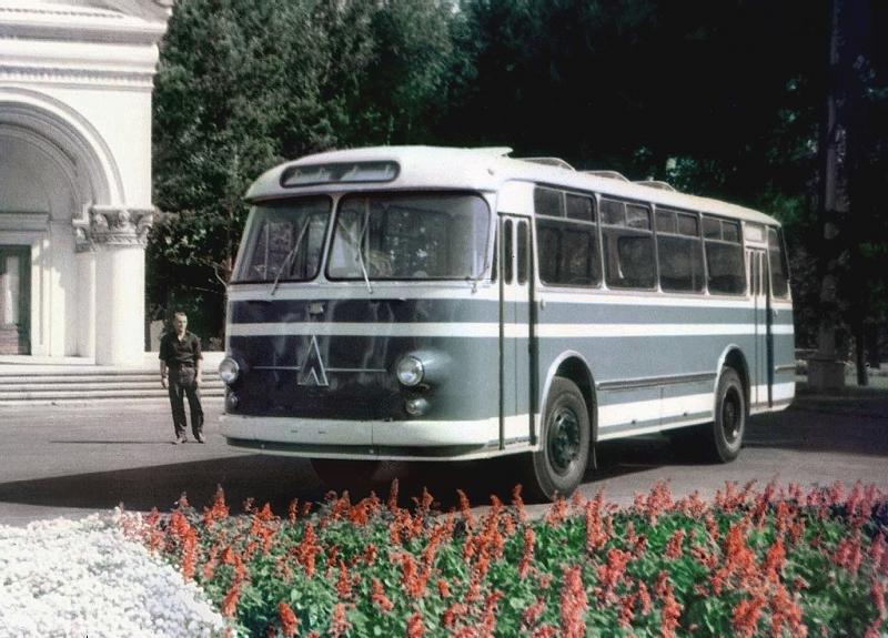 С 1976 года Львовский автобусный завод выпускал автобусы ЛАЗ-695Н,...