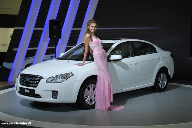 Во время ММАС китайцы также представили экономичные авто V2 и V5, которые...