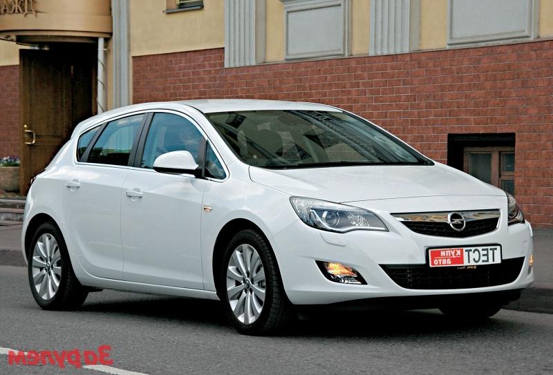 Opel Astra J po face liftingu w wersji sedan