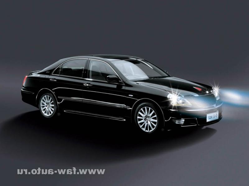 Фары автомобиля FAW Hongqi HQ3 с мощными лампами высокой интенсивности...