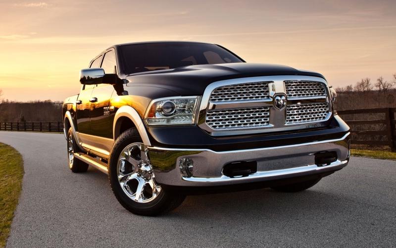 2013-Dodge-Ram-1500-front-three-quarters-view-