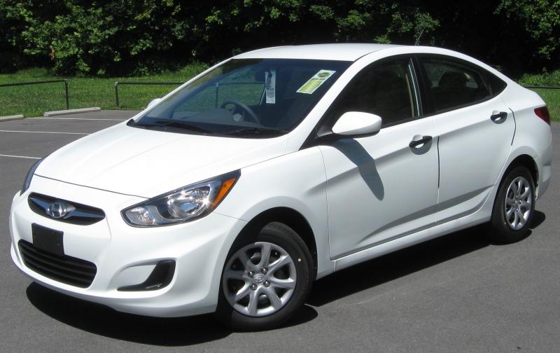2012 Hyundai Accent GLS sedan -- 06-29-2011.jpg
