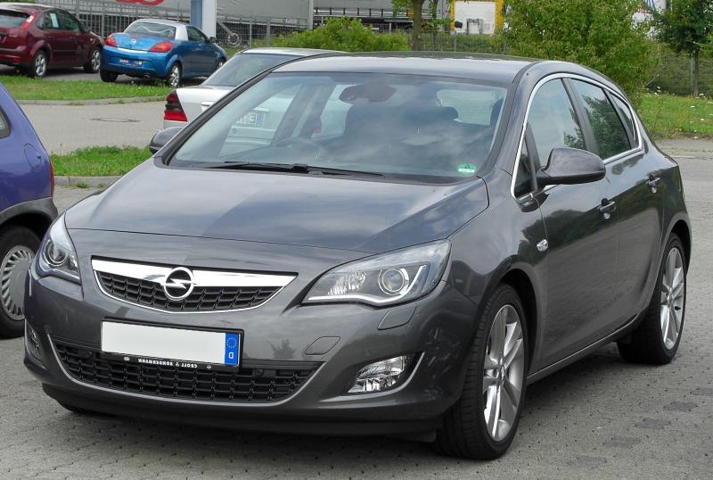 Opel Astra J front 20100725.jpg