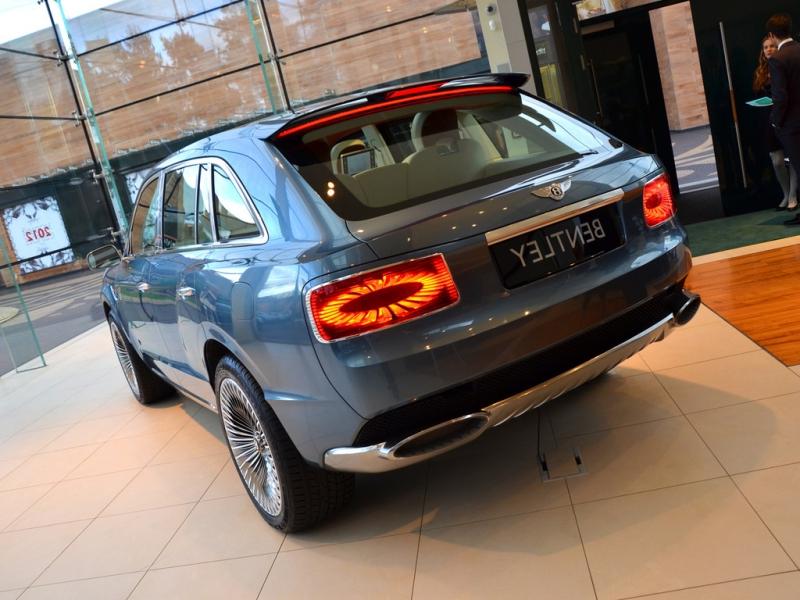 Концептуальный внедорожник Bentley показали москвичам