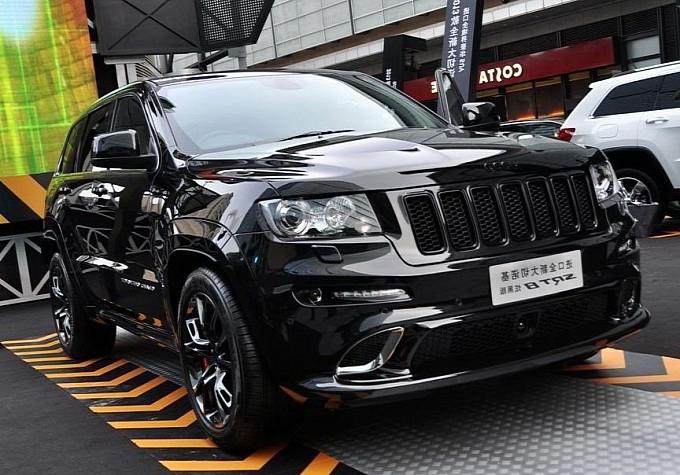  Jeep Grand Cherokee SRT8    ...