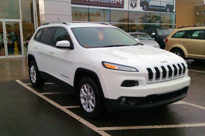 2014 Jeep Cherokee North 4x2 Edition Canada Front.jpg