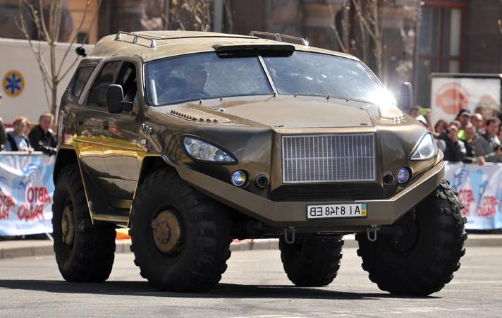 ... Автомобиль «Вепрь» при автоспортивного праздника в центре Киева, 21...