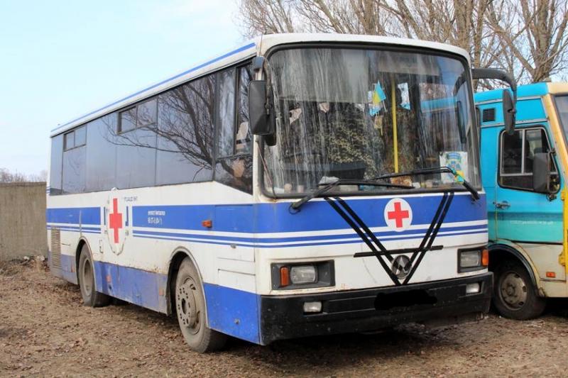 С самого начала из автобуса убрали все стандартные кресла и заменили их...