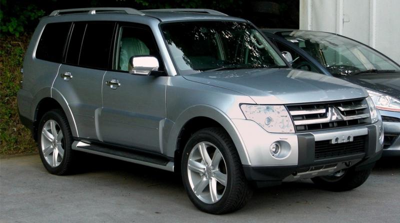 Mitsubishi Pajero (V80) front.jpg