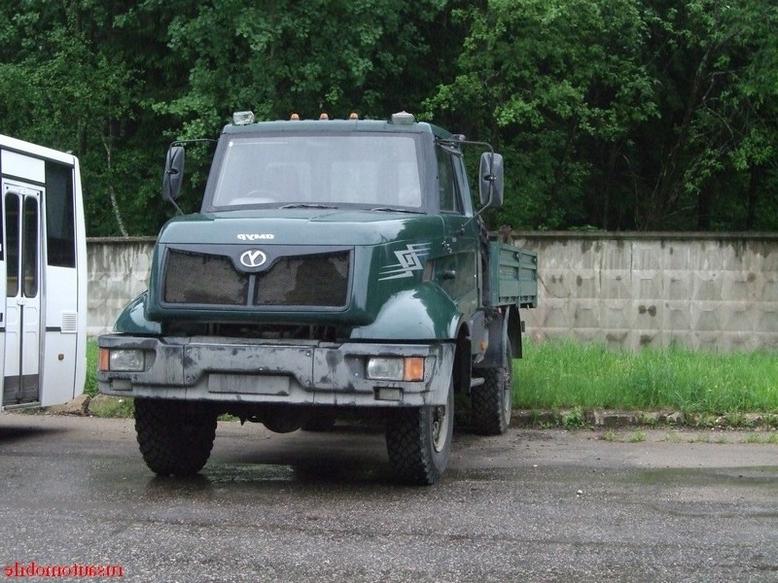 Эта же машина двухосная, с обычными дорожными колёсами. Хотя и...