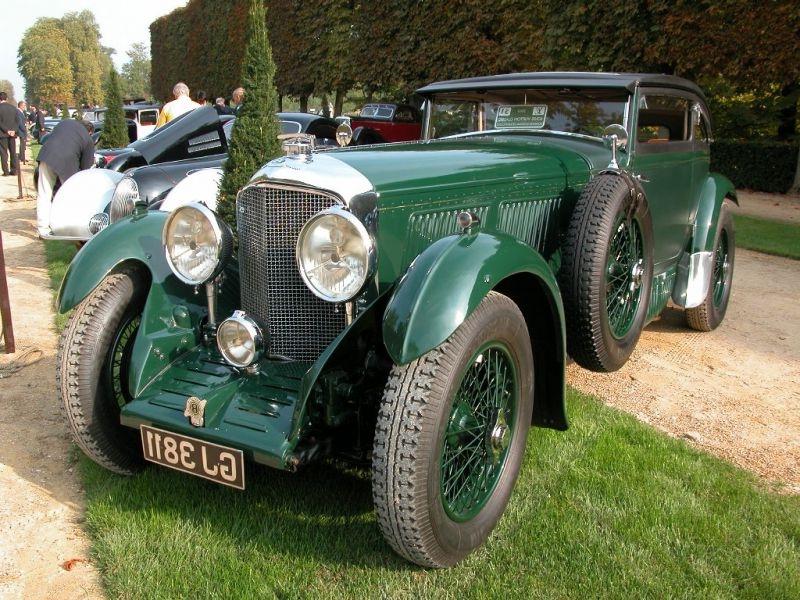 В генеалогическом древе автомобилей Бентли модель Bentley Speed Six...