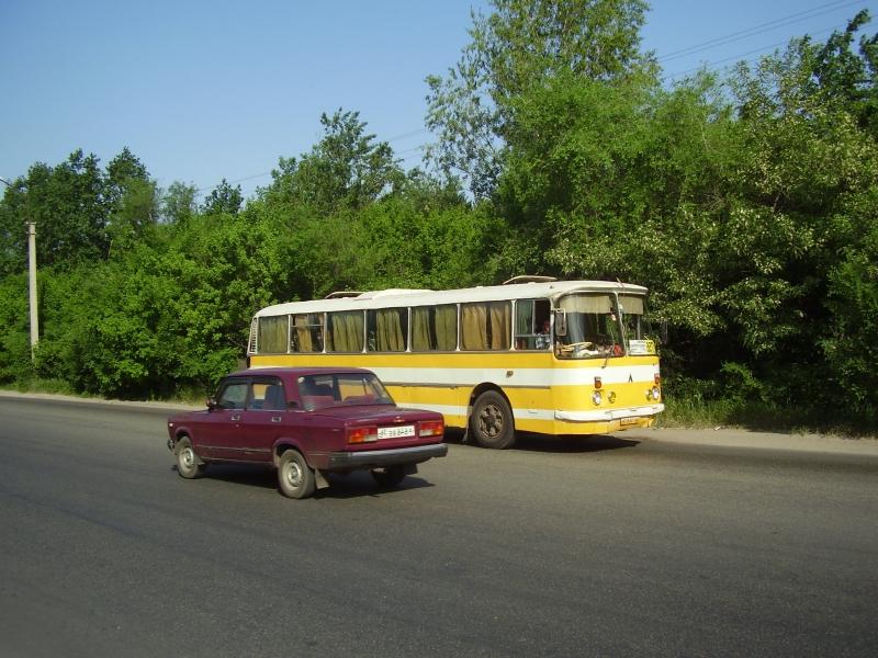 File:Bus LAZ-699 and VAZ.JPG