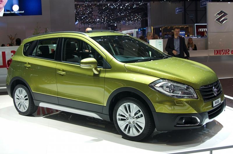 Suzukiu new, larger SX4 at the 2013 Geneva Motor Show