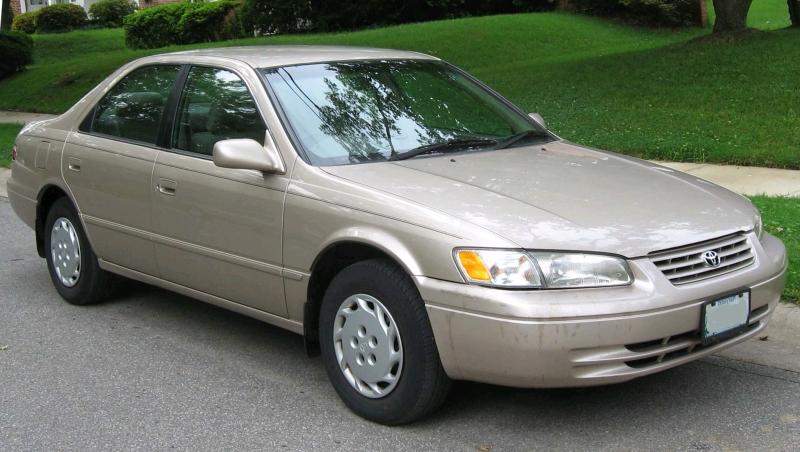 Toyota Camry 4 