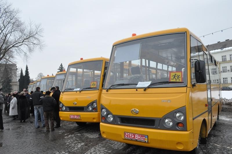 11 закарпатських шкіл отримали автобуси
