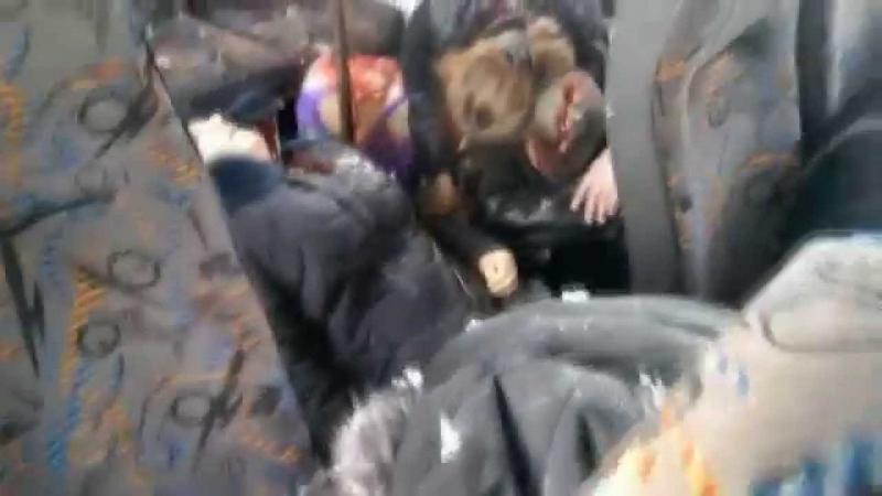видео маршрутки автобус попавшей под обстрел 18+ Волноваха Мариуполь...