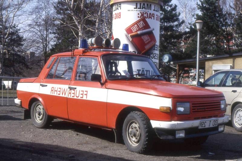 File:Wartburg 353 Feuerwehr Auto, Dresden March 1994.jpg